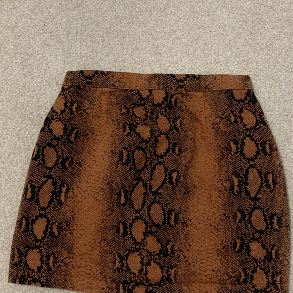 Denim snake skin skirt - Picture 3 of 3